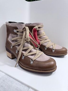 Women's Brown and Beige